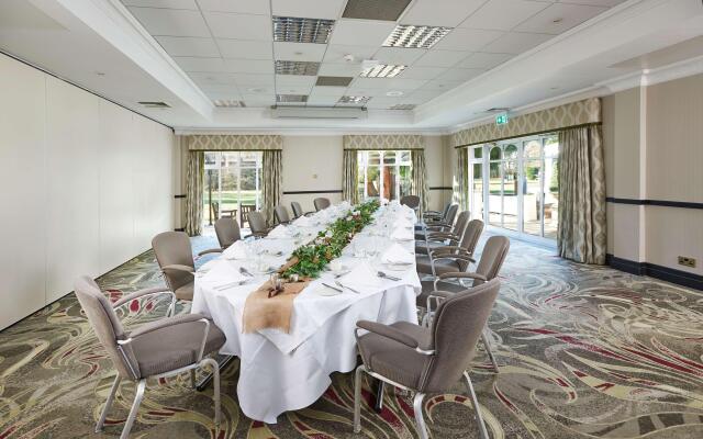 Hilton St Anne's Manor, Bracknell