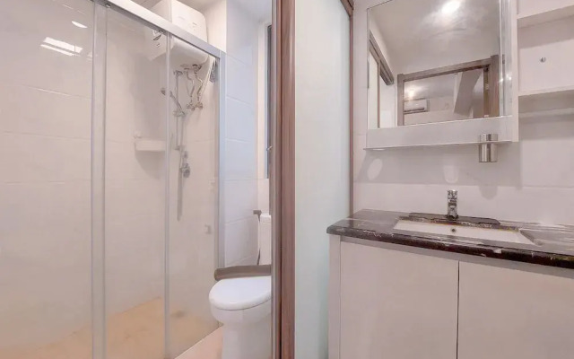 Good Location And Relaxing 2Br Sky House Bsd Apartment