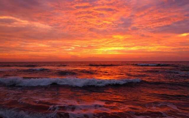 Traders Inn Beach Club