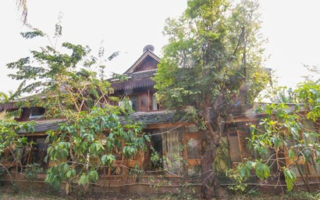Xishuangbanna Yunxi Li Inn (Star Night Market)