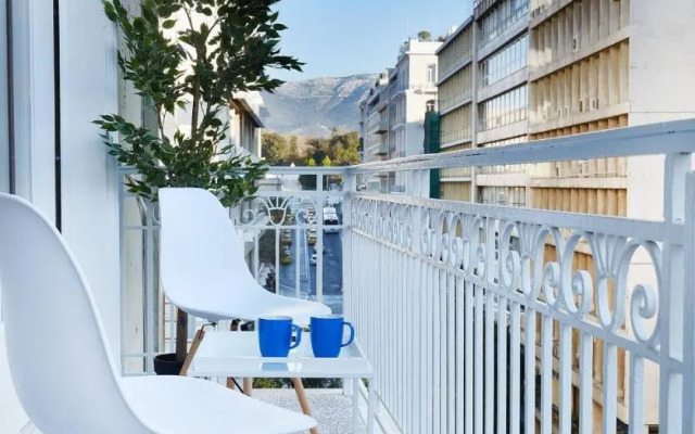 Chloe Boutique Apartments Metropolis