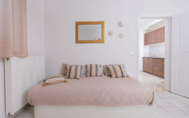Golden Sunrise Suites - Santorini Family Suite