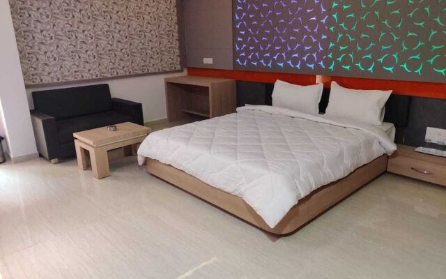 Hotel The Grand Takshak