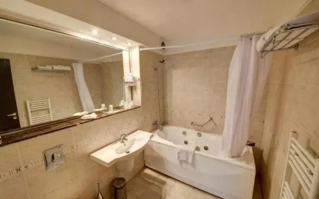 Atrium Hotel Ateneu City Center