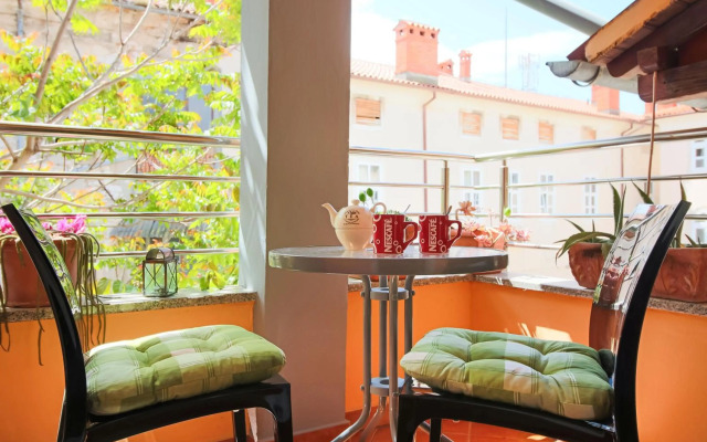 Top Center Apartment