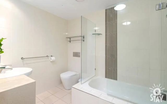 Elston Apartments - Q Stay
