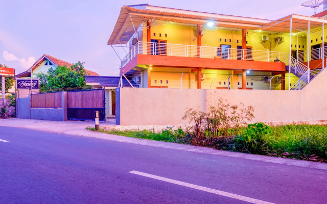 OYO 2450 Hening Homestay Near Pantai Tanjung Bias
