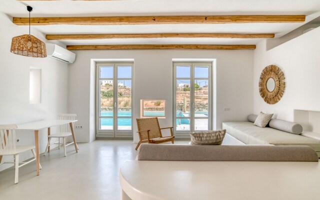 Lil Paros Luxury suites