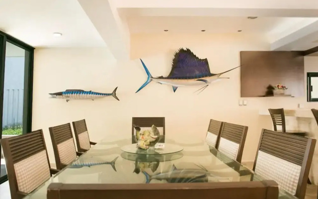 5 BR House with Pool and Private Beach