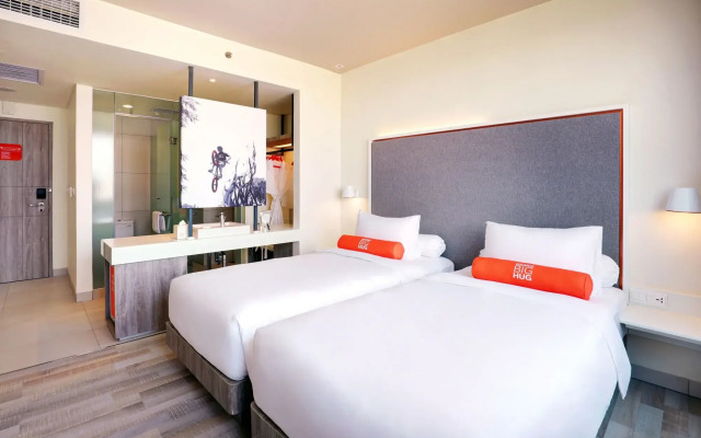 HARRIS Hotel & Conventions Bundaran Satelit Surabaya