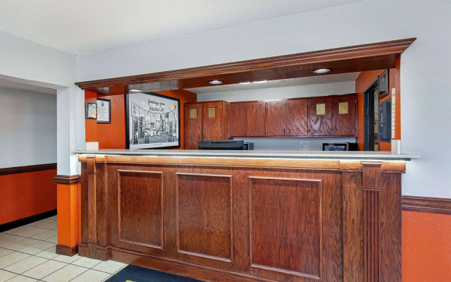 Super 8 by Wyndham Johnson City