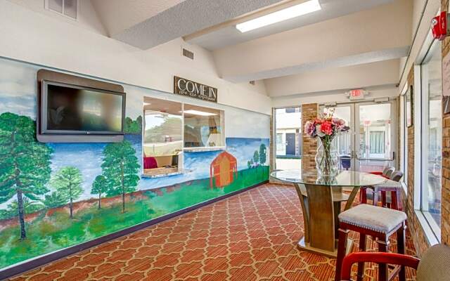 OYO Hotel Mona Lake Muskegon