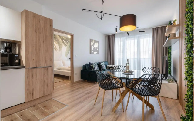 WestSide River Apartment