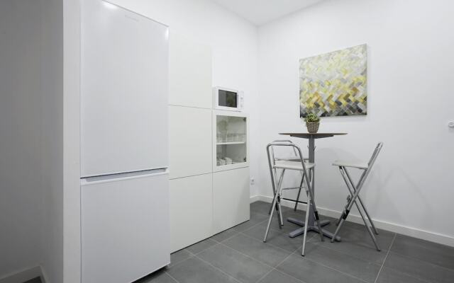 The Best Location, 8pax, 3BD & 2Bth, Reina Sofia II