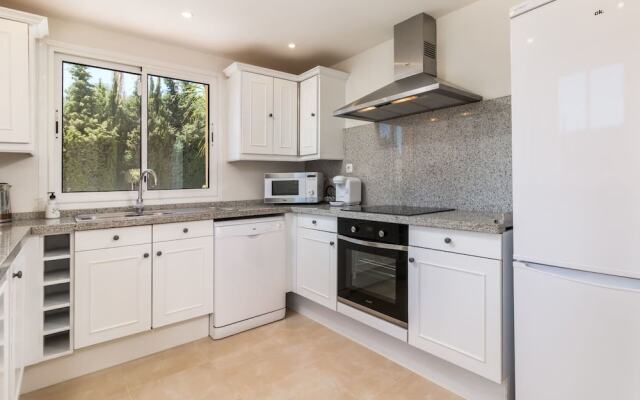 Charming 4-Bed Villa in San Roque