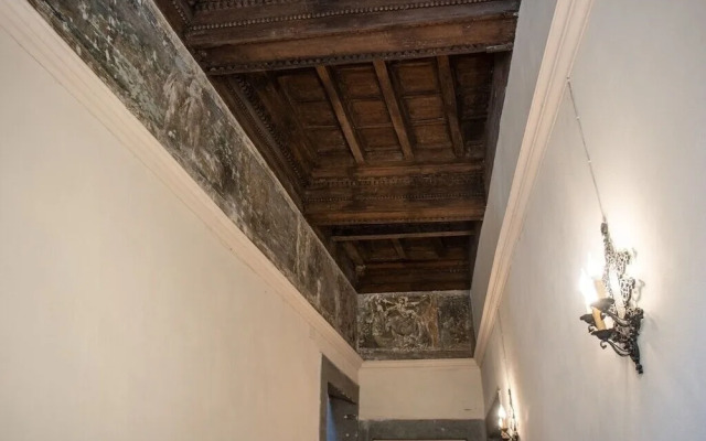 Wonderful Apartment With Balcony In Piazza Margana