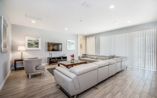 Oakwood Street Villa Solterra