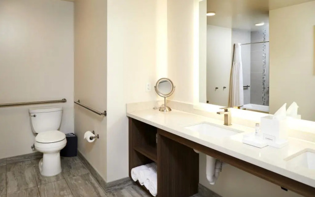 Legacy Resort Hotel & Spa