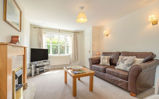 4 Aldelyme Court