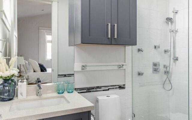 Vancouver West Cozy Retreat by Host Launch