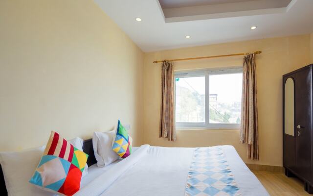 OYO 13160 Home City Heart 3BHK Mall Road