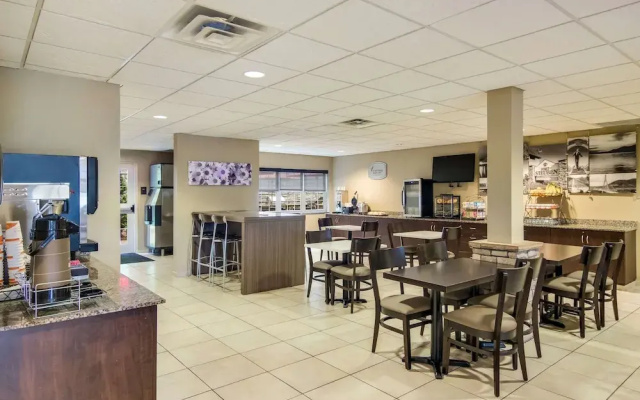 Microtel Inn & Suites by Wyndham Steubenville