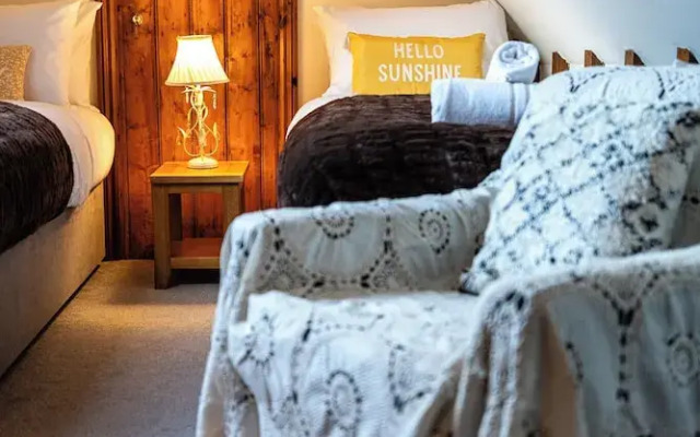 The Threshing Barn-Stunning 5 BD Retreat
