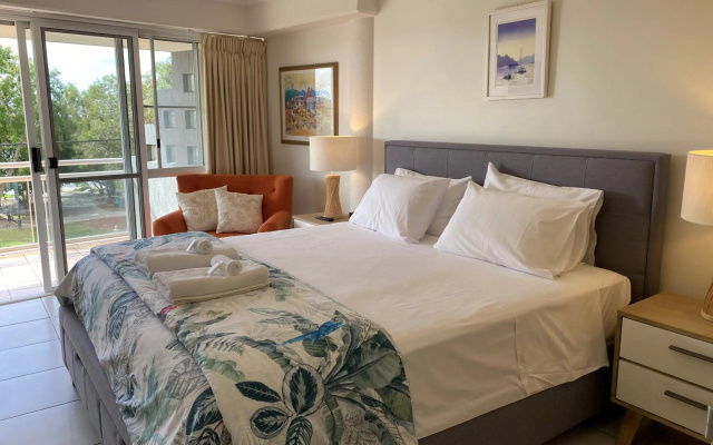 Belvedere Apartments – Guest Rooms – Golden Beach