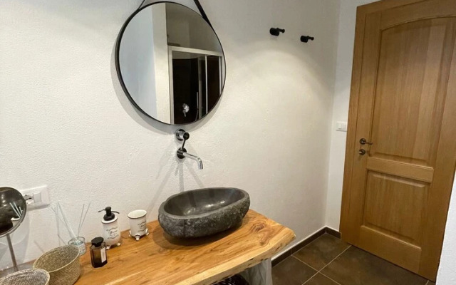 New Newly Renovated Apartment Palleusieux