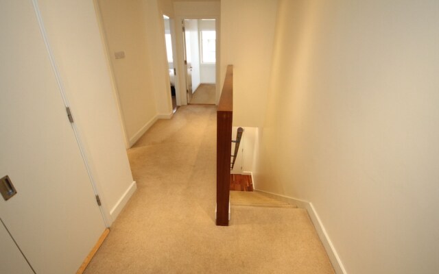 Grand Canal Quay - 3 BR Apartment