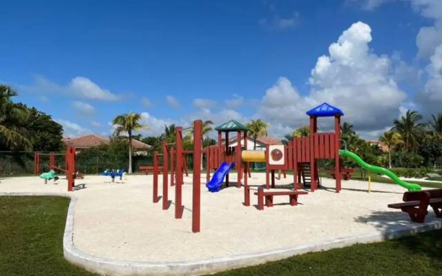 Palm Cay Beach Club & Marina