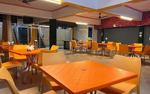 Fabhotel New Raghukul Loung