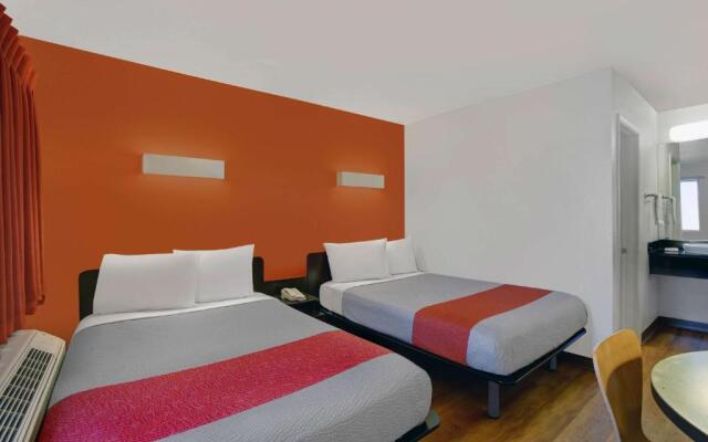 Super 8 by Wyndham Santa Clara