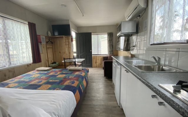 Twin Dolphins Holiday Park – Guest Rooms – Tuncurry