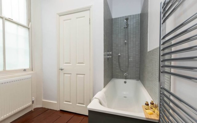 2 Bedroom 2 Bathroom Victorian Maisonette in Barbican