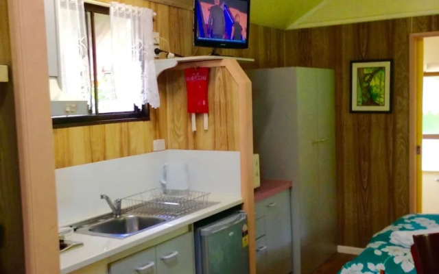 Lake Eacham Tourist Park & Self Contained Cabins