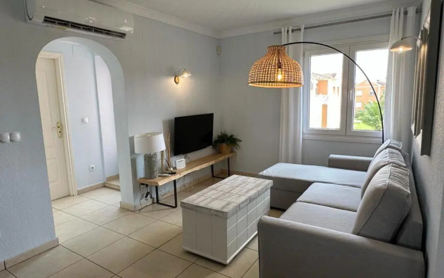 Oliva Nova flat in front of MET