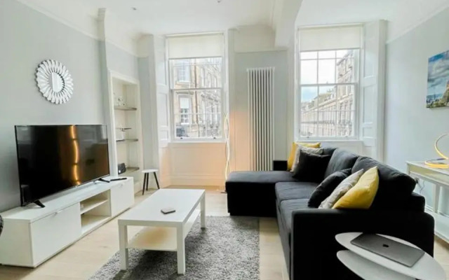 Modern & Spacious 1 Bed Apt, West End