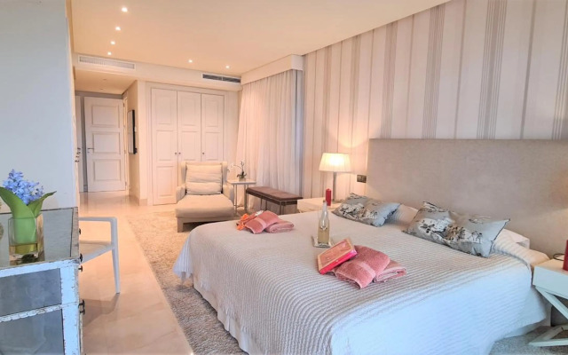 LUXURY APARTMENT FRONTAL BEACH in Doncella Beach