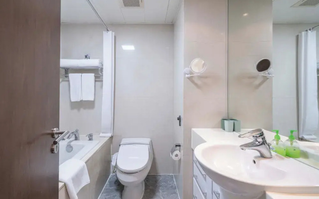 Tyms Premium 3BR 2BA Apt Walk to Metro