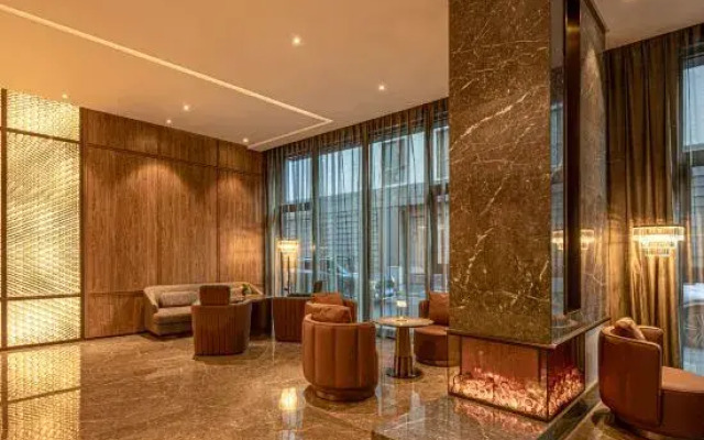 Crystal Hotel Shanghai Jinling East Road on the  Bund