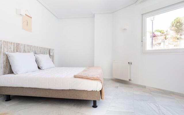 Luxury Penthouse With Hot Tub And Sea Views