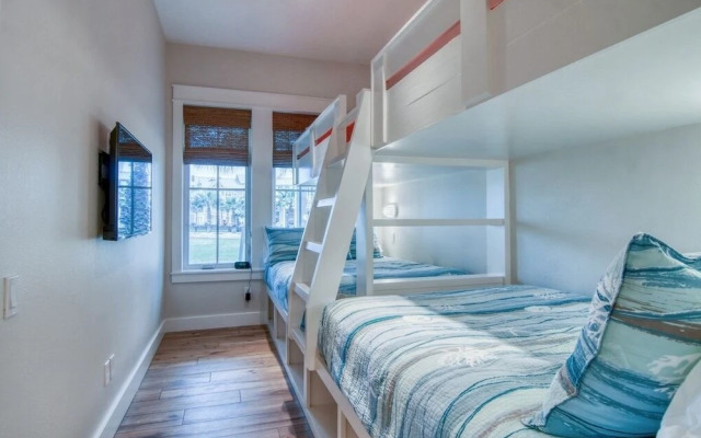 Seaside Sojourn 111 LA