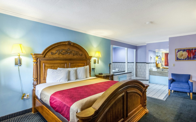 Red Carpet Inn Norwalk