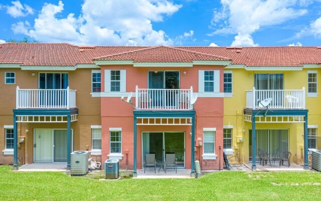 952lb 3 Bedroom Townhouse