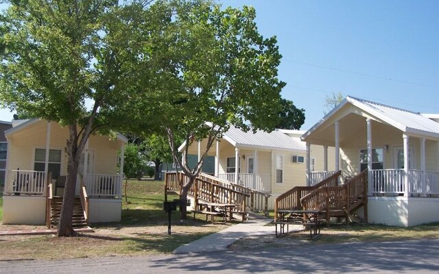 Hill Country Cottage and RV Resort