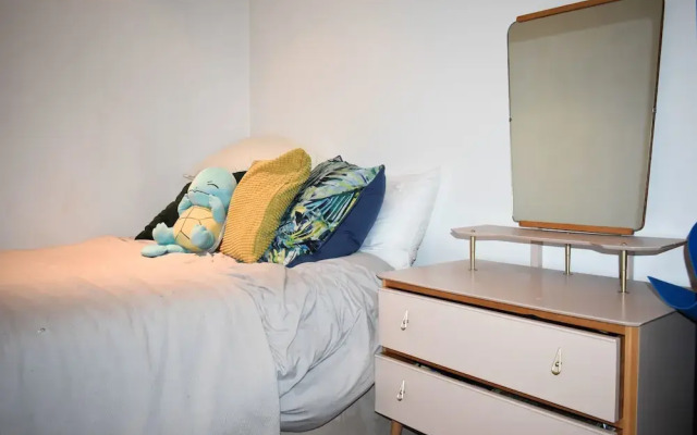 Modern 3 Bedroom Flat in Central Brighton Townhouse