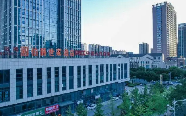 EARL FAMILY  Hotel