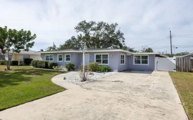 Fun Family-friendly Largo Home Heated Pool