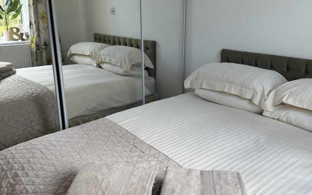 Cozy Coastal Lodge in Hayle